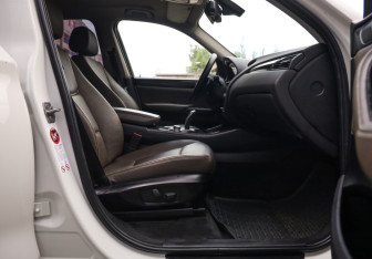 Подержанный автомобиль BMW X3 2012 года (24 фото)