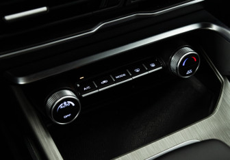 Подержанный автомобиль Geely Coolray 2023 года (18 фото)