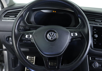 Подержанный автомобиль Volkswagen Tiguan 2018 года (19 фото)