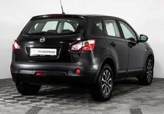 Подержанный автомобиль Nissan Qashqai 2010 года (5 фото)
