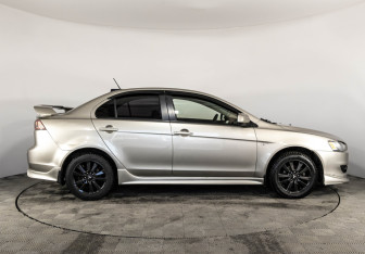 Подержанный автомобиль Mitsubishi Lancer Sedan 2008 года (4 фото)