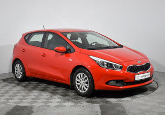 Подержанный автомобиль Kia Ceed Hatchback 2015 года (3 фото)
