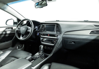 Подержанный автомобиль Hyundai Sonata 2019 года (9 фото)