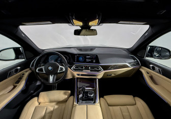 Подержанный автомобиль BMW X5 2020 года (15 фото)