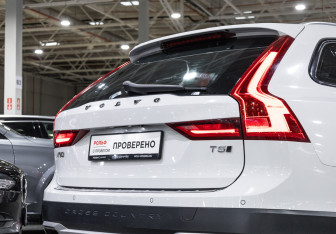 Подержанный автомобиль Volvo V90 Cross Country 2018 года (9 фото)