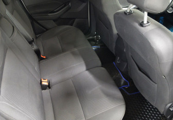 Подержанный автомобиль Ford Focus Hatchback 2013 года (13 фото)