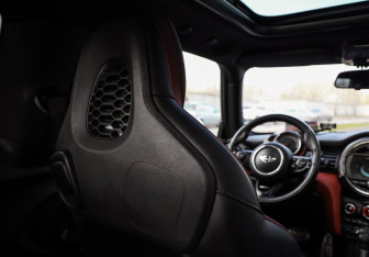Подержанный автомобиль MINI Hatch 2016 года (36 фото)