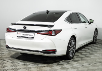 Подержанный автомобиль Lexus ES 2018 года (5 фото)
