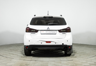 Подержанный автомобиль Mitsubishi ASX 2013 года (6 фото)