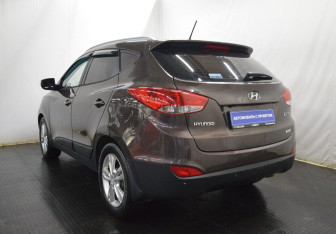 Подержанный автомобиль Hyundai ix35 2013 года (7 фото)