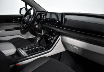 Подержанный автомобиль Kia Carnival 2021 года (14 фото)