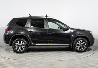 Подержанный автомобиль Nissan Terrano 2014 года (4 фото)