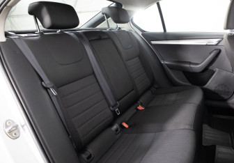 Подержанный автомобиль Skoda Octavia Liftback 2013 года (18 фото)