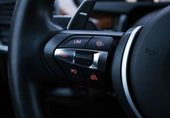 Подержанный автомобиль BMW X5 M 2015 года (13 фото)