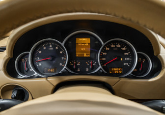 Подержанный автомобиль Porsche Cayenne 2007 года (18 фото)