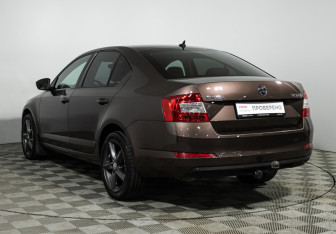 Подержанный автомобиль Skoda Octavia Liftback 2016 года (7 фото)