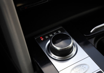 Подержанный автомобиль Land Rover Discovery 2017 года (20 фото)