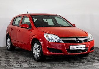 Подержанный автомобиль Opel Astra Hatchback 2008 года (3 фото)
