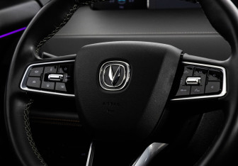 Подержанный автомобиль Changan UNI-K 2023 года (17 фото)