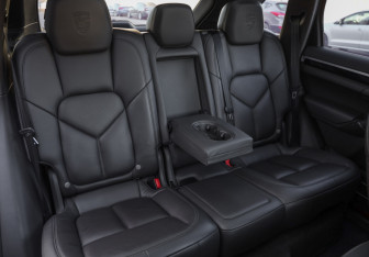 Подержанный автомобиль Porsche Cayenne 2015 года (28 фото)