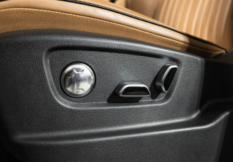 Подержанный автомобиль Hongqi HQ9 2022 года (21 фото)