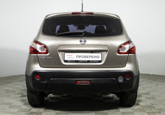 Подержанный автомобиль Nissan Qashqai 2010 года (6 фото)