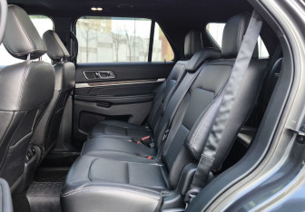 Подержанный автомобиль Ford Explorer 2018 года (14 фото)