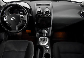 Подержанный автомобиль Nissan Qashqai 2013 года (14 фото)