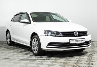 Подержанный автомобиль Volkswagen Jetta Sedan 2015 года (3 фото)
