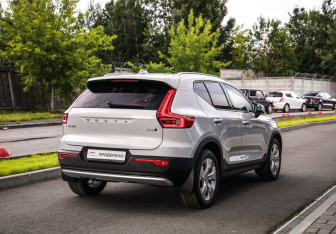 Подержанный автомобиль Volvo XC40 2019 года (6 фото)