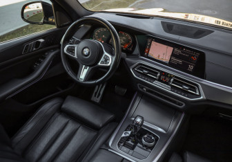 Подержанный автомобиль BMW X5 2020 года (11 фото)