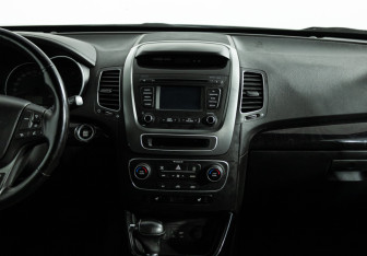 Подержанный автомобиль Kia Sorento 2017 года (14 фото)