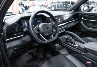Подержанный автомобиль Geely Monjaro 2024 года (13 фото)