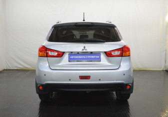 Подержанный автомобиль Mitsubishi ASX 2011 года (6 фото)