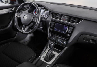 Подержанный автомобиль Skoda Octavia Liftback 2016 года (9 фото)