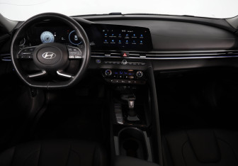 Подержанный автомобиль Hyundai Elantra Sedan 2024 года (9 фото)
