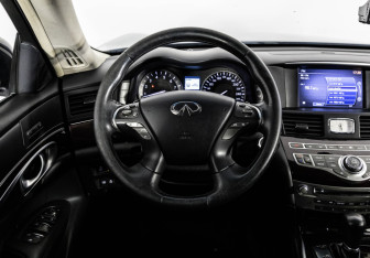 Подержанный автомобиль Infiniti M Sedan 2012 года (13 фото)