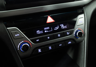 Подержанный автомобиль Hyundai Elantra Sedan 2017 года (16 фото)