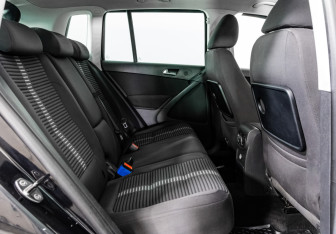 Подержанный автомобиль Volkswagen Tiguan 2010 года (19 фото)