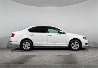 Подержанный автомобиль Skoda Octavia Liftback 2015 года (4 фото)