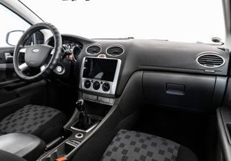 Подержанный автомобиль Ford Focus Sedan 2008 года (9 фото)