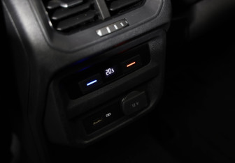 Подержанный автомобиль Volkswagen Tiguan 2019 года (14 фото)