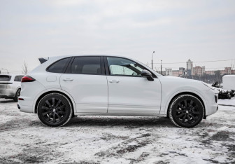 Подержанный автомобиль Porsche Cayenne 2016 года (6 фото)