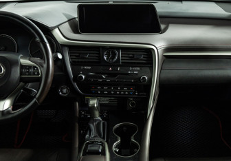 Подержанный автомобиль Lexus RX 2018 года (14 фото)