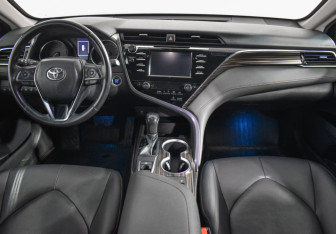 Подержанный автомобиль Toyota Camry Sedan 2018 года (13 фото)