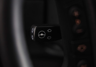 Подержанный автомобиль BMW X5 2005 года (16 фото)