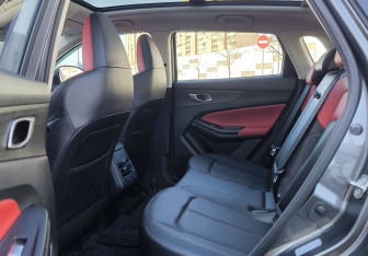 Подержанный автомобиль Changan UNI-S 2024 года (11 фото)