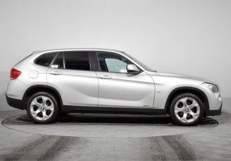 Подержанный автомобиль BMW X1 2010 года (4 фото)