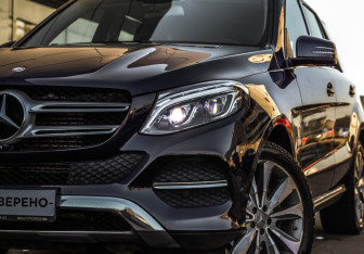 Подержанный автомобиль Mercedes-Benz GLE 2015 года (2 фото)