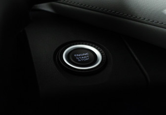 Подержанный автомобиль Geely Atlas 2023 года (21 фото)